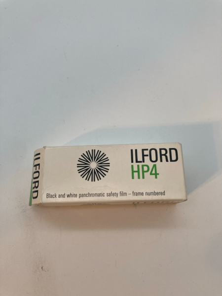 Ilford HP4, Schwarzweißfilm, 400-650 ASA,  27-29 DIN, OVP,  Ablaufdatum 03/1978
