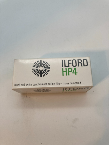Ilford HP4, Schwarzweißfilm, 400-650 ASA, 27-29 DIN, OVP,  Ablaufdatum 01/1977